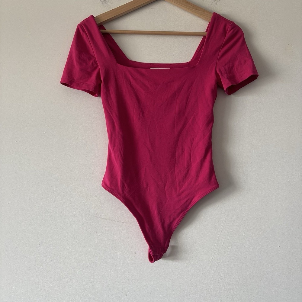 Babaton Aritzia Contour Square neck Short Sleeve Bodysuit Top Pink Women's XS